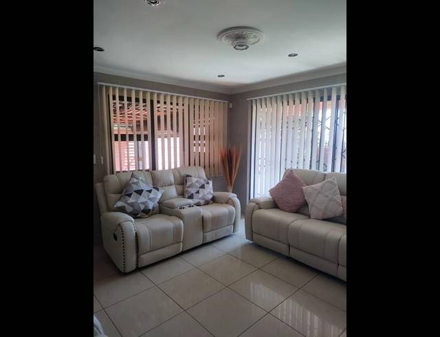 2 BEDROOM HOUSE FOR SALE IN ENNERDALE EXT 1